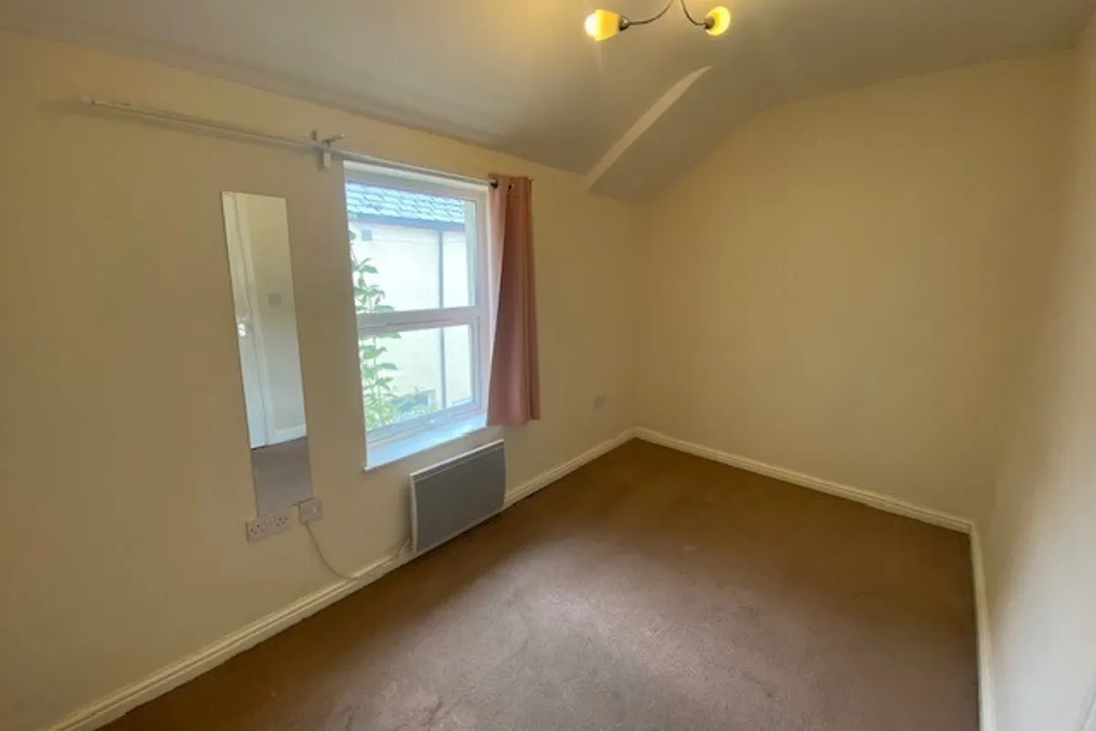 Flat Claude Place in Cardiff
