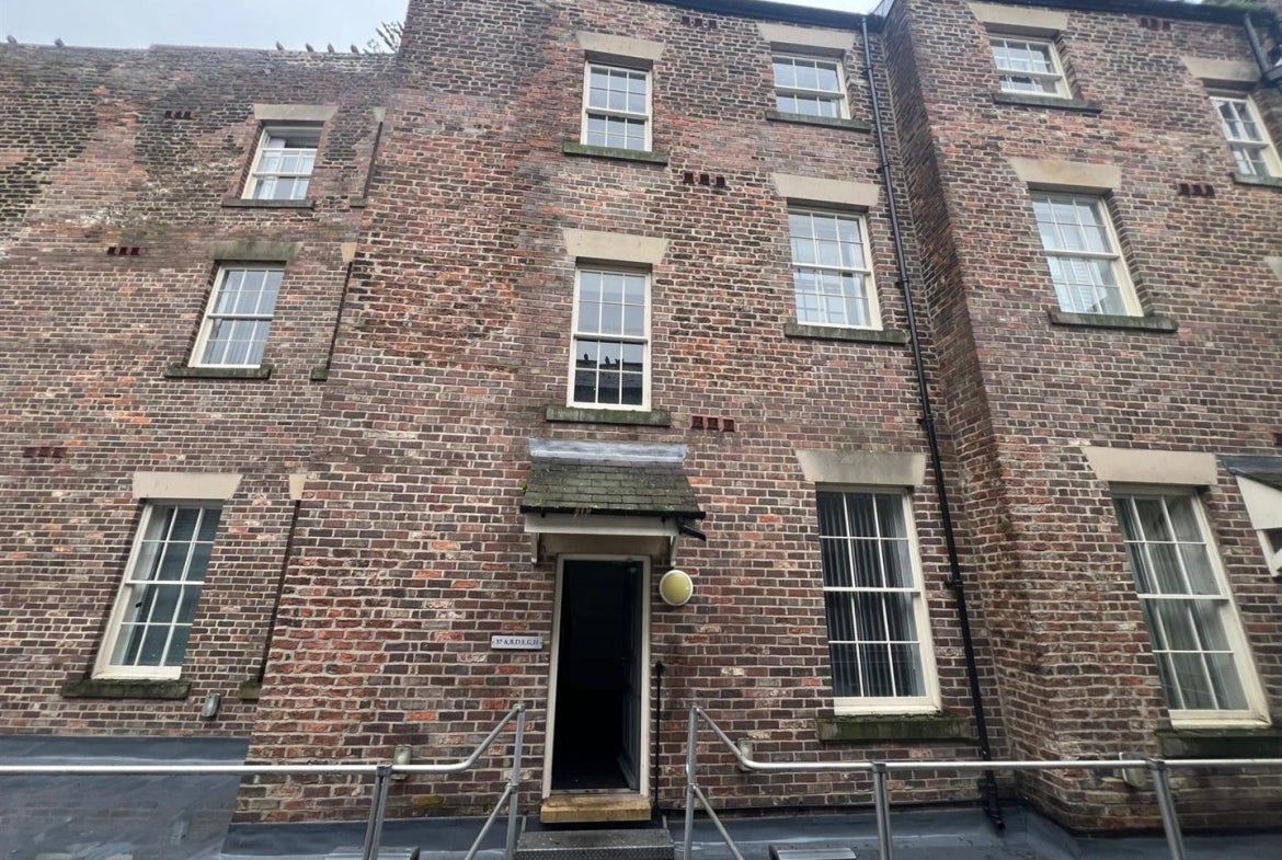 Flat Low Friar Street in Newcastle upon Tyne