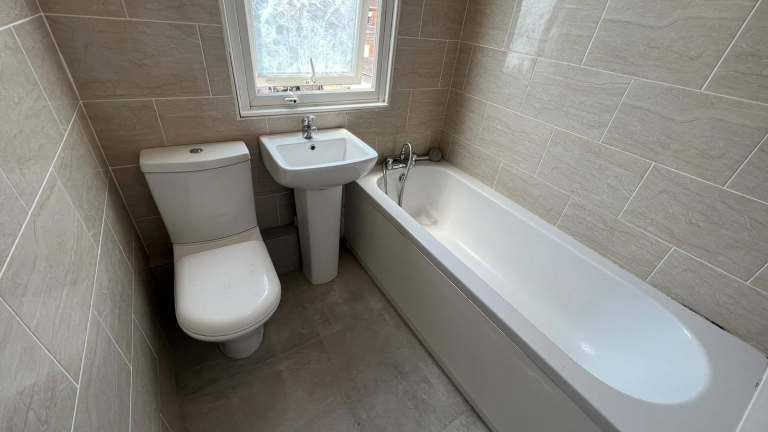 Room Avondale Road in Luton