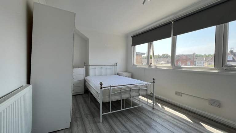 Room Avondale Road in Luton