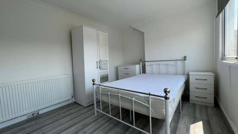 Room Avondale Road in Luton