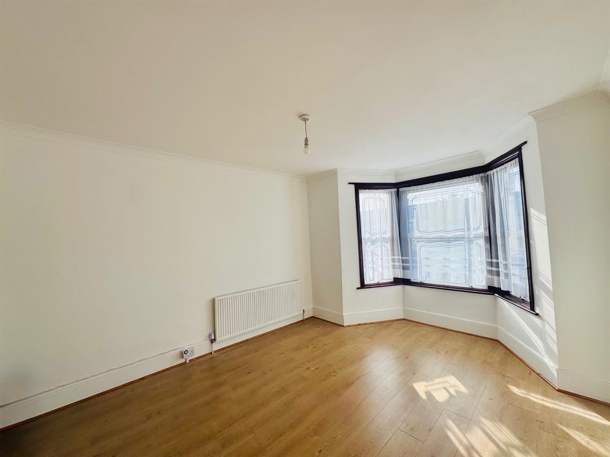 Flat Norfolk Road in Greater London
