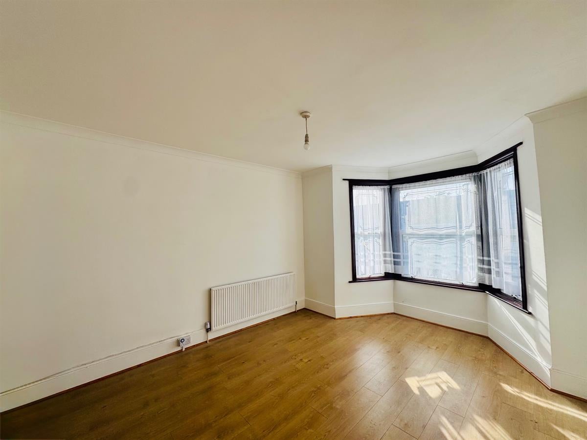 Flat Norfolk Road in Greater London