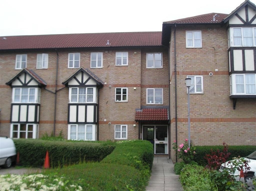 Flat Chadwell Heath Lane in Greater London