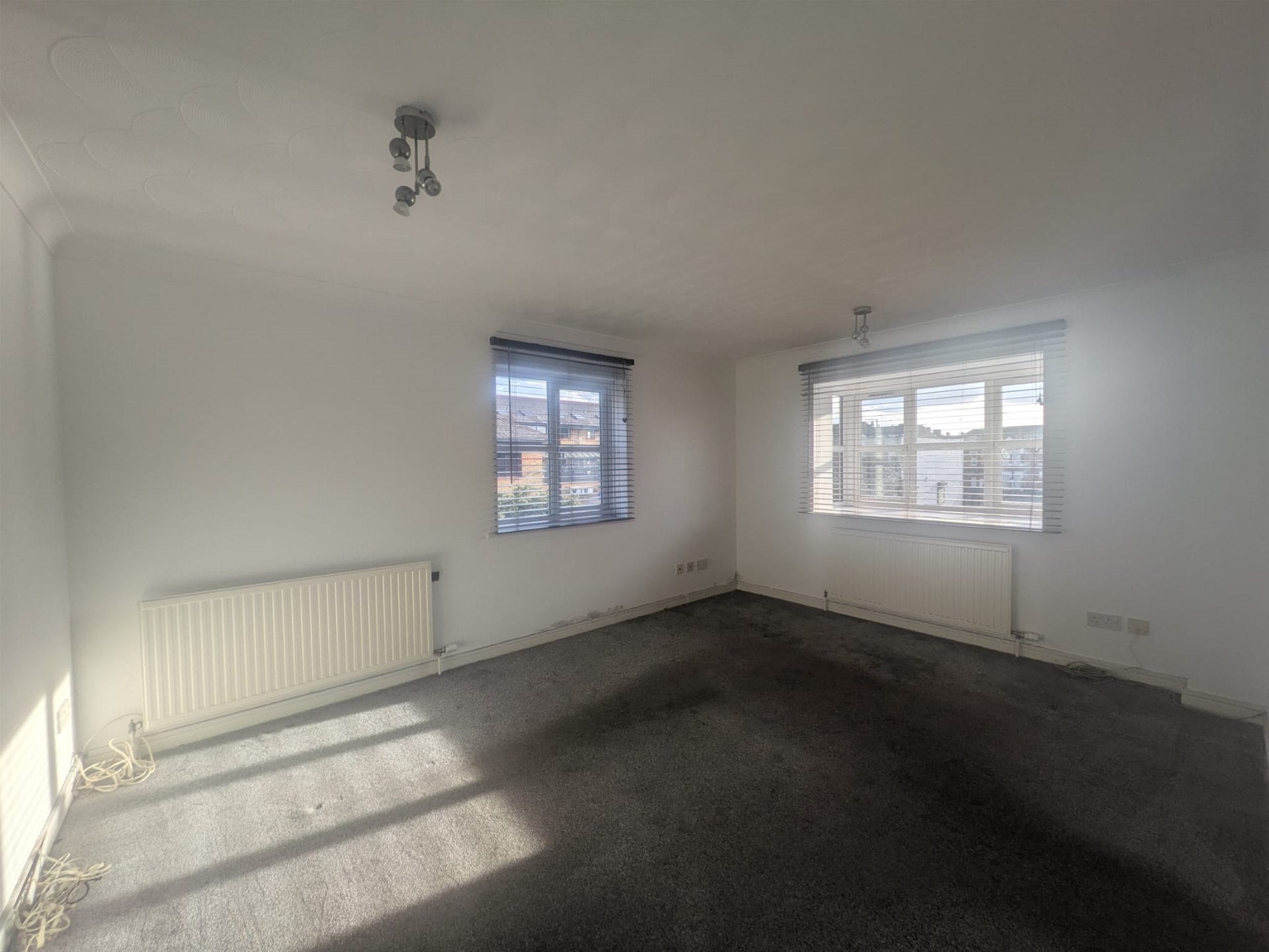 Flat Chadwell Heath Lane in Greater London