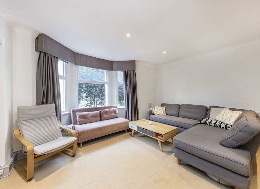 Flat Maxwell Road in Greater London