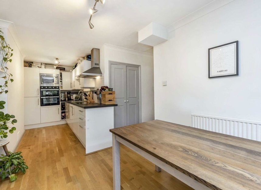 Flat Maxwell Road in Greater London