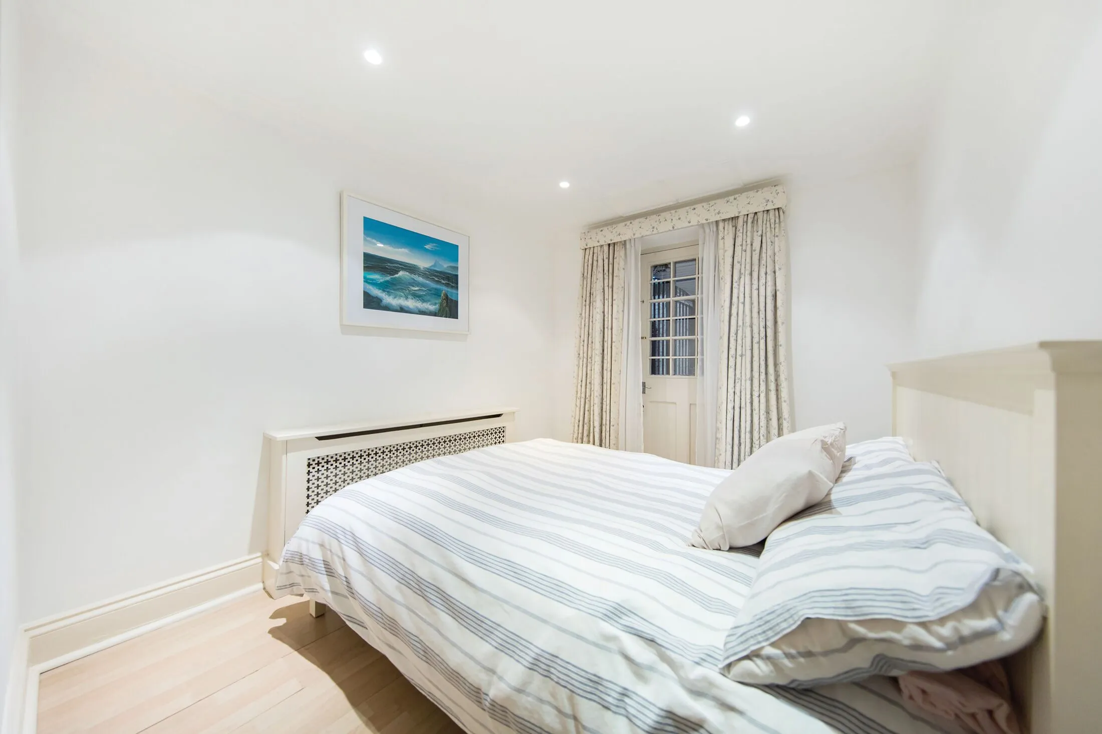 Flat Chelsea Embankment in Greater London