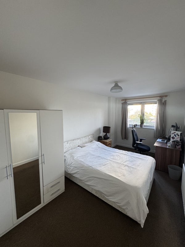 Room Townmead Road in Greater London