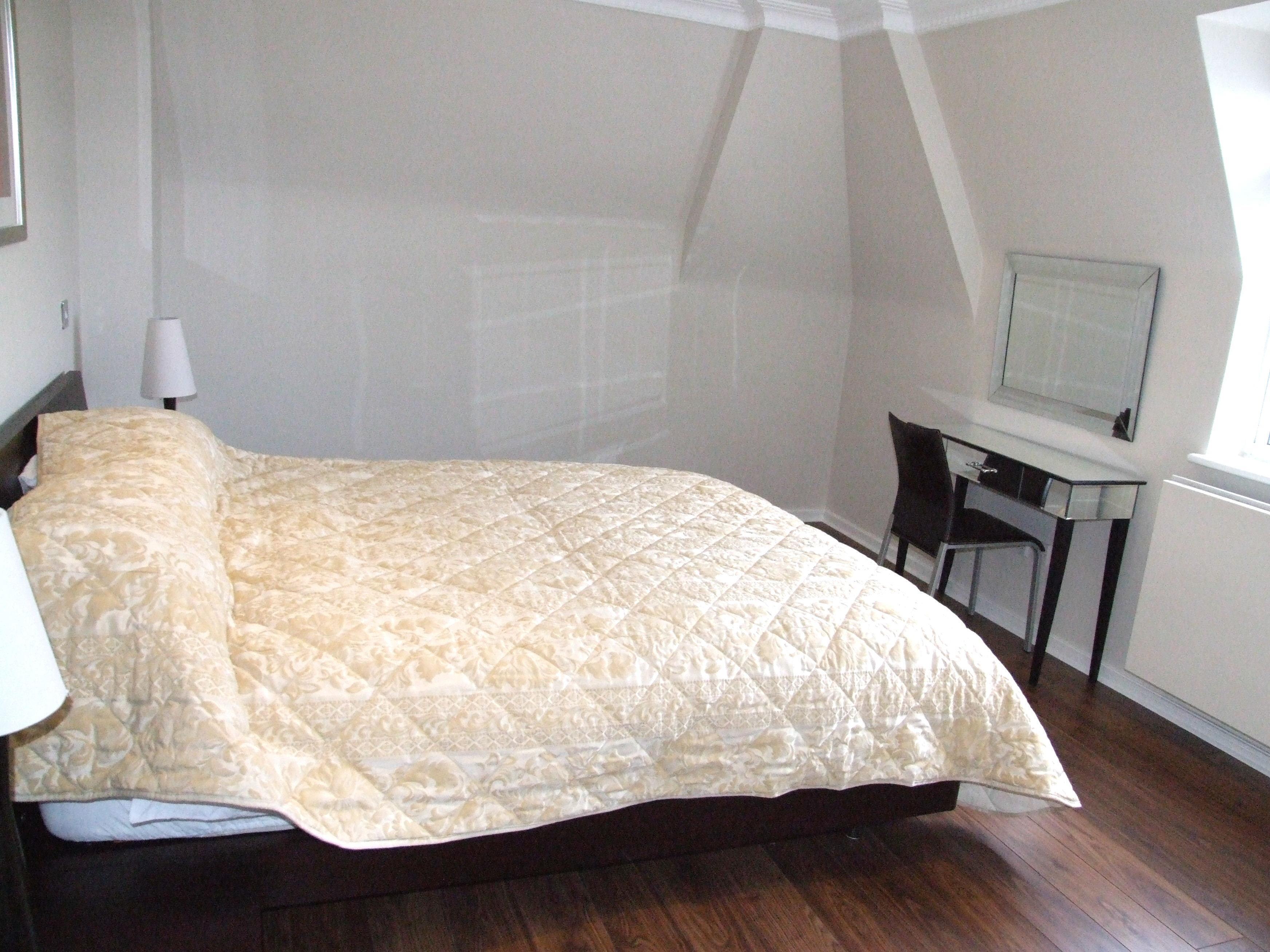 Flat Boydell Court in Greater London
