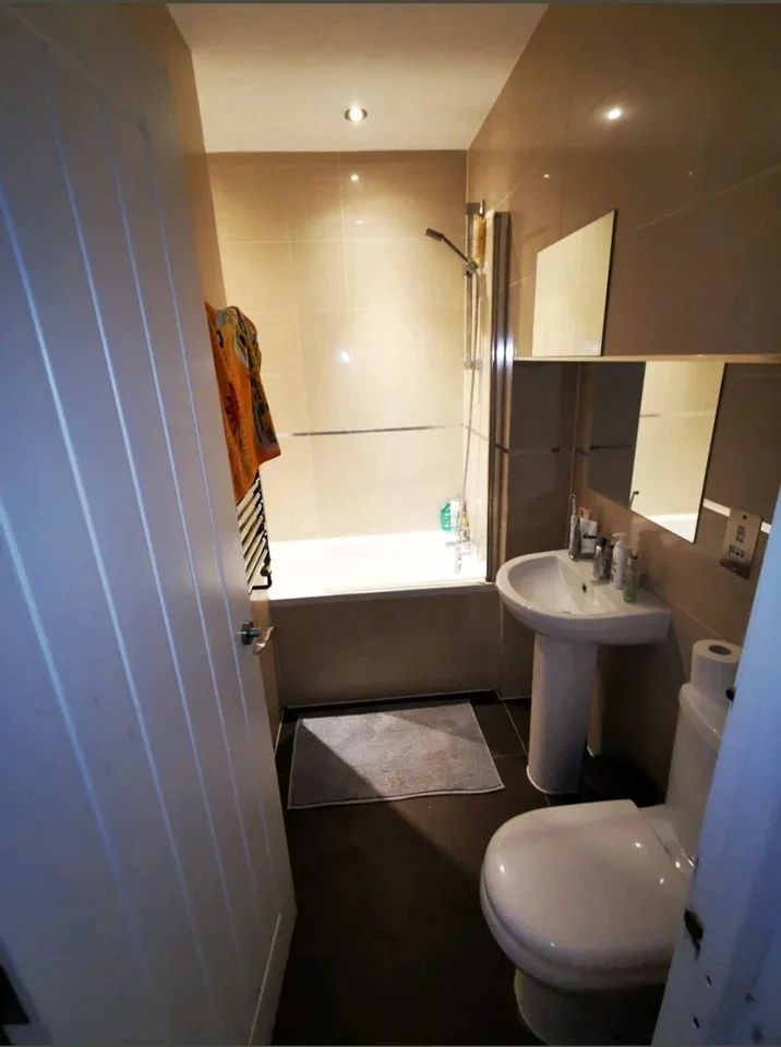 Room Morden Road in Greater London
