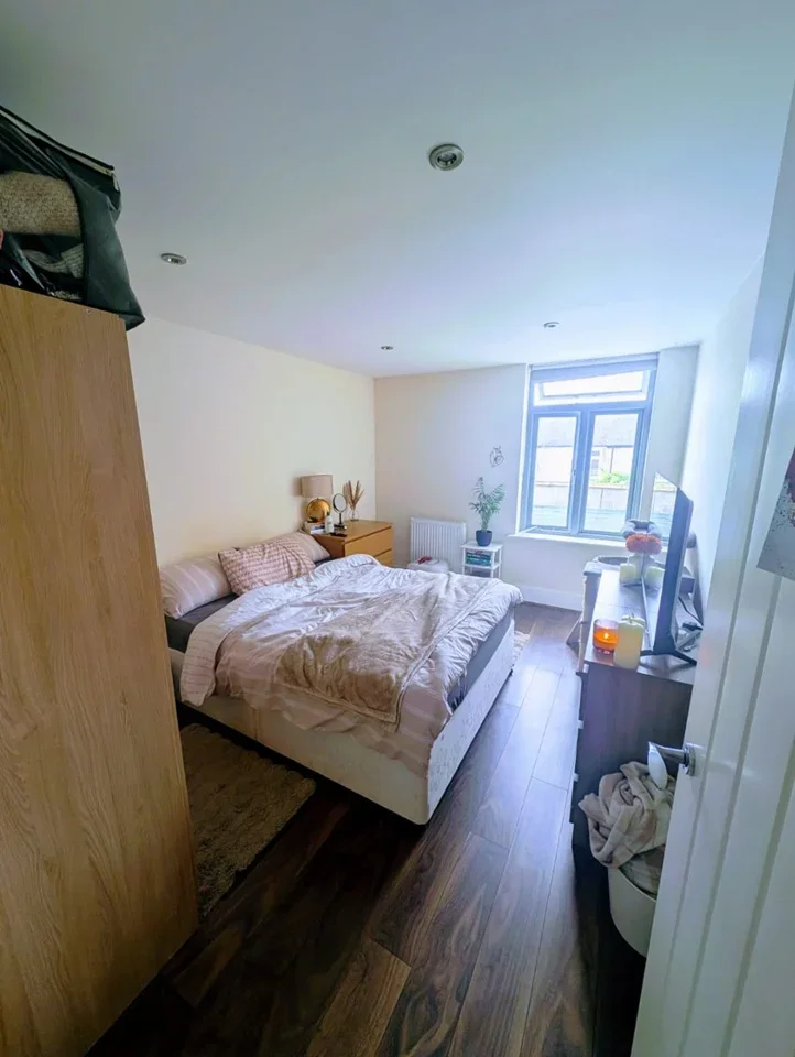 Room Morden Road in Greater London