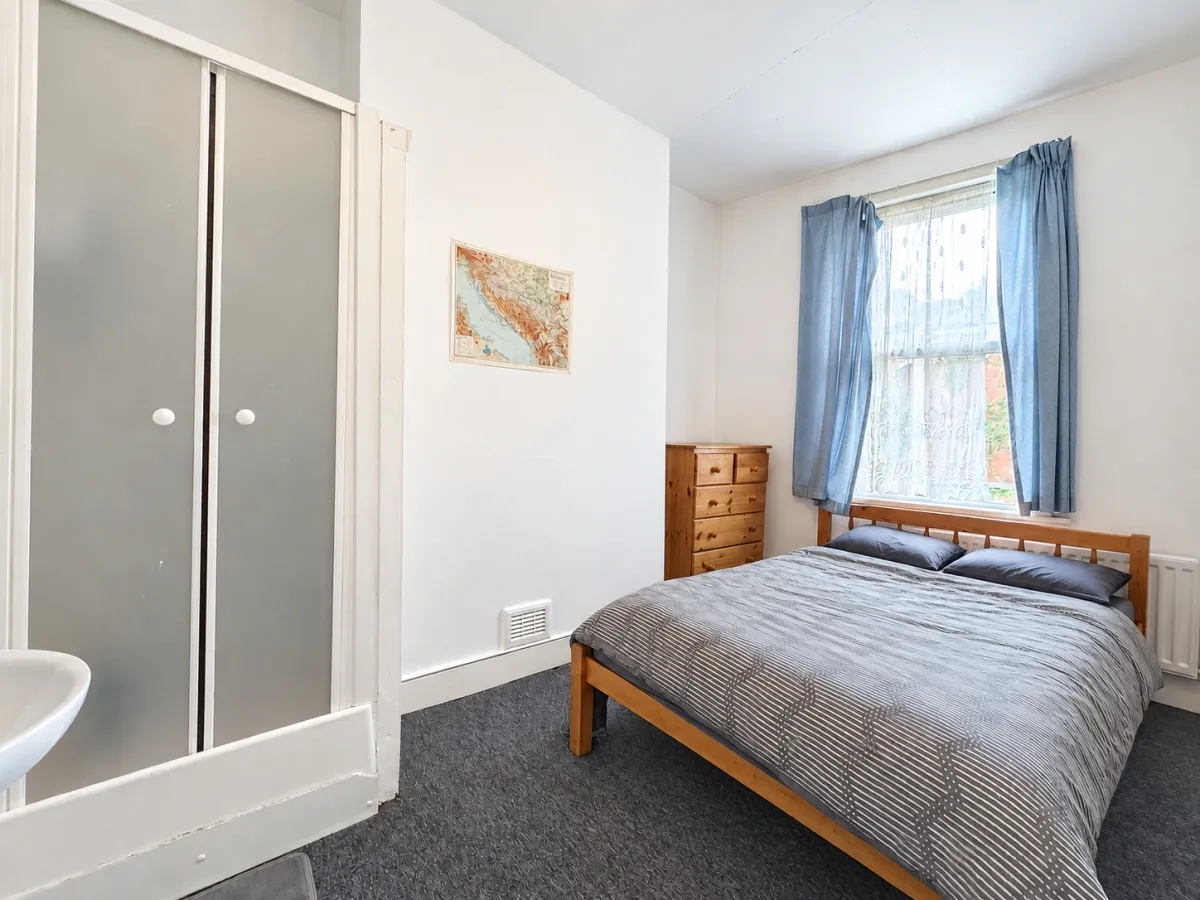 Flat Crayford Road in Greater London