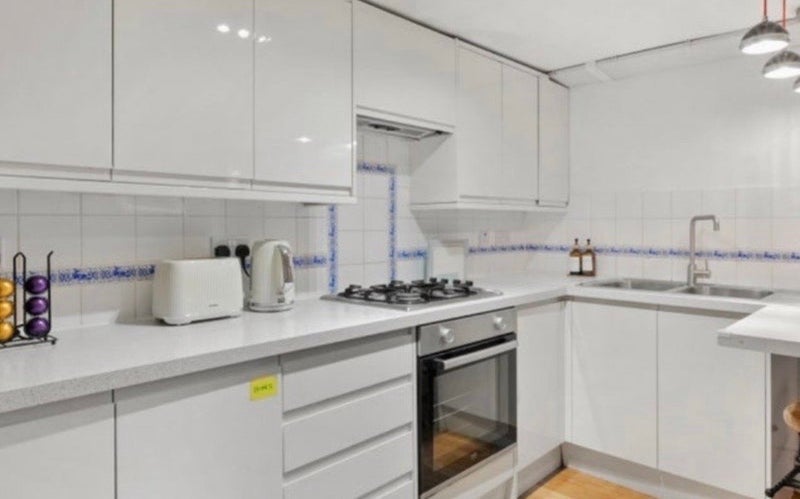 Room Parfett Street in Greater London