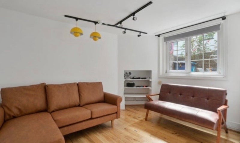 Room Parfett Street in Greater London