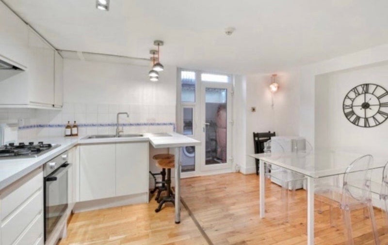 Room Parfett Street in Greater London