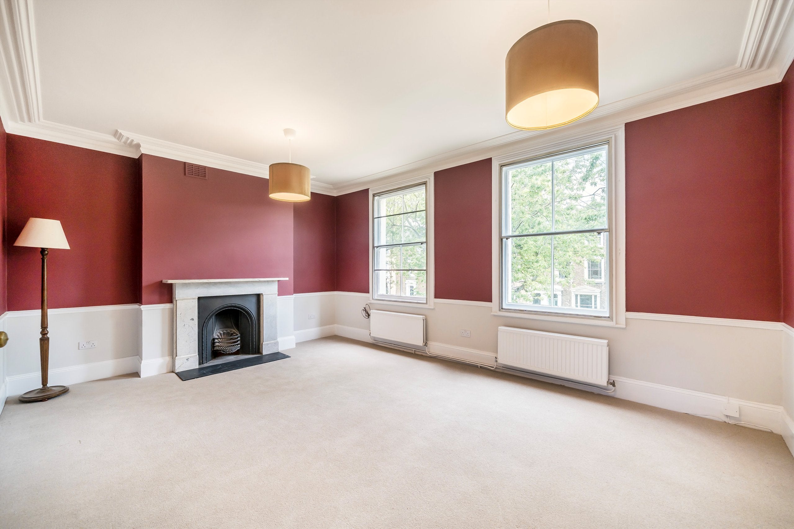 Flat Manor Avenue in Greater London