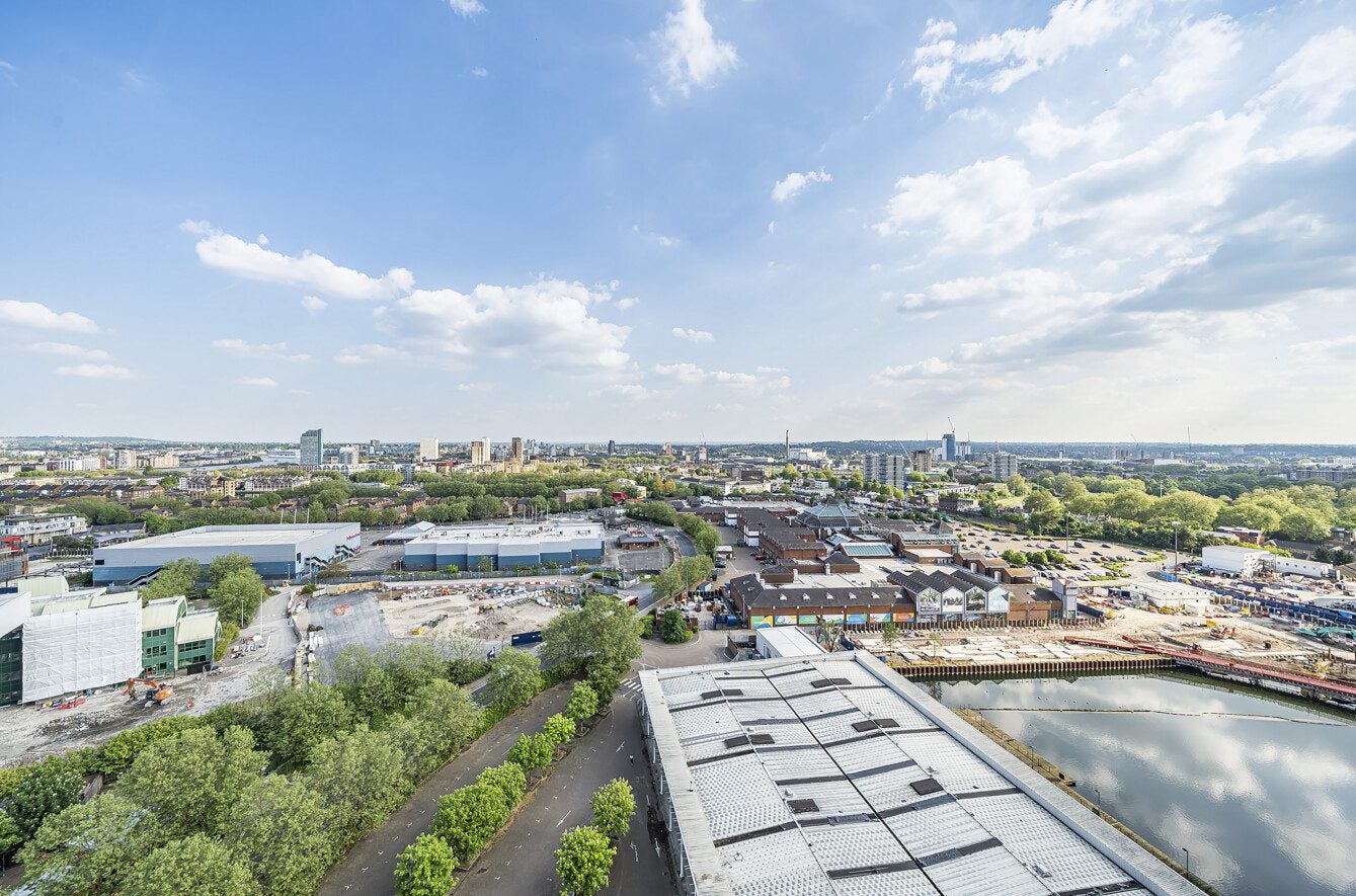 Flat Maritime Street in Greater London