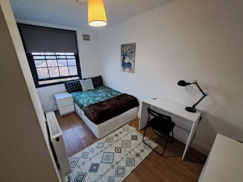 Room Chadbourn Street in Greater London