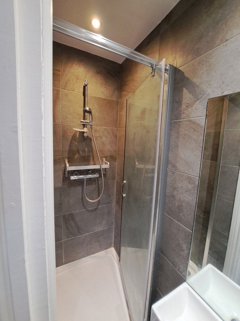 Room Chadbourn Street in Greater London