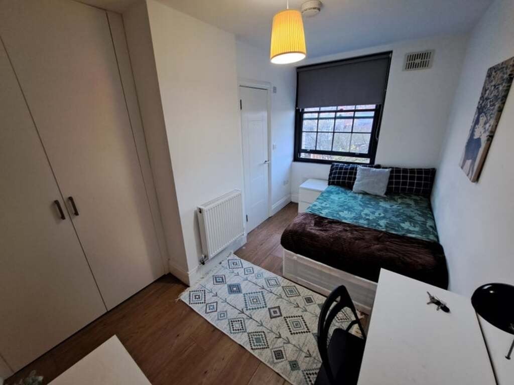 Room Chadbourn Street in Greater London