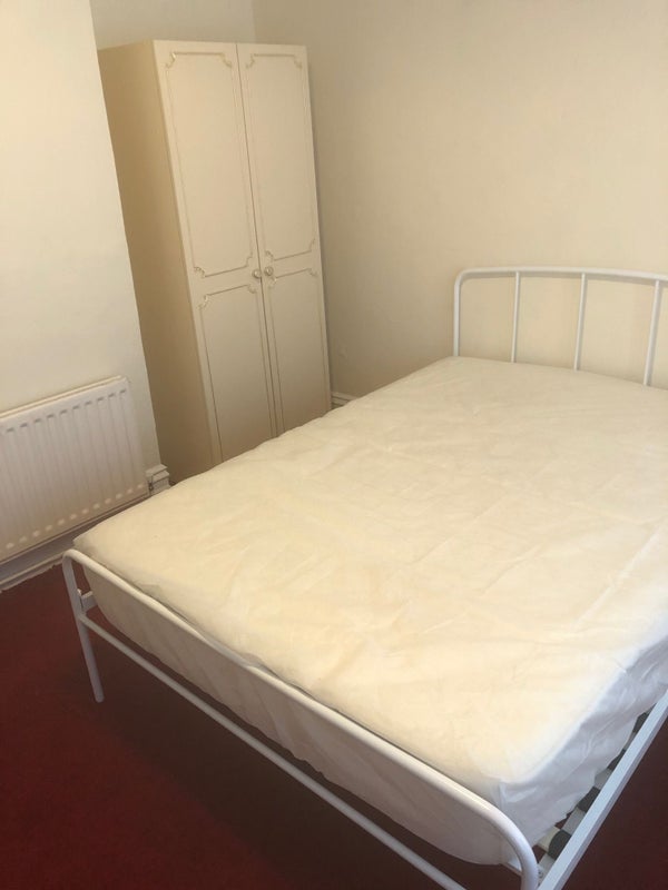 Room Florence Road in Poole