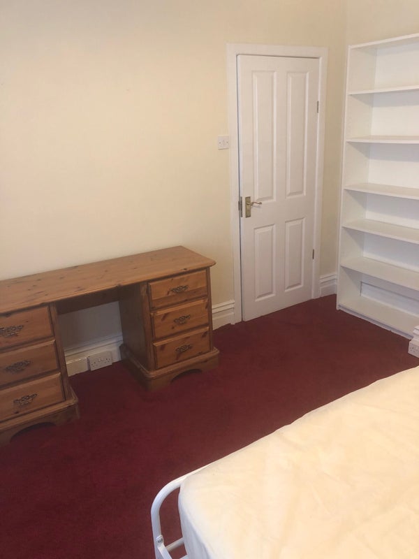 Room Florence Road in Poole
