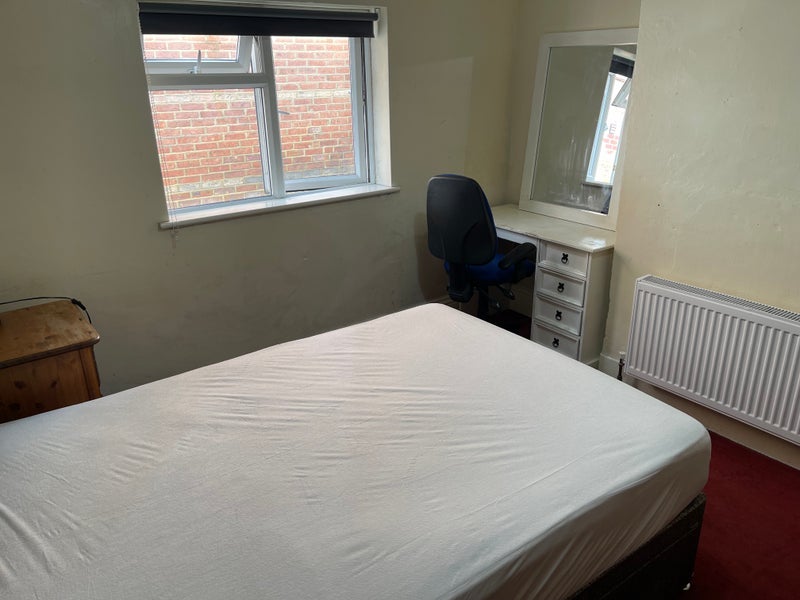 Room Florence Road in Poole