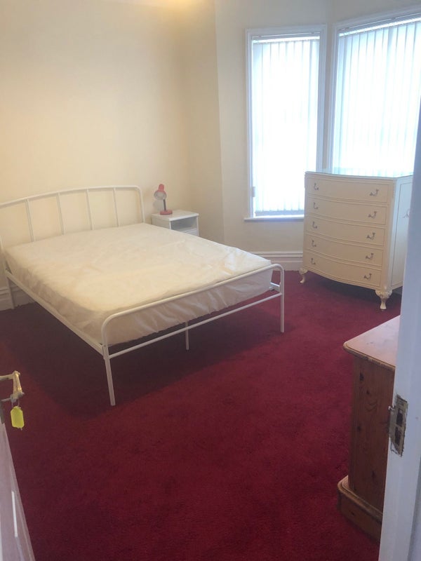 Room Florence Road in Poole