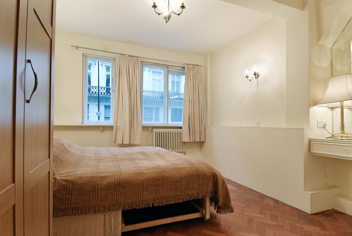 Flat Hyde Park Square in City of Westminster