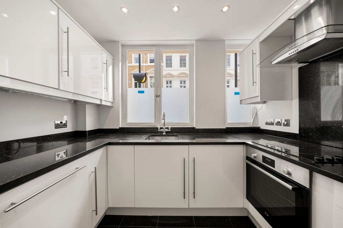Flat Hyde Park Square in City of Westminster