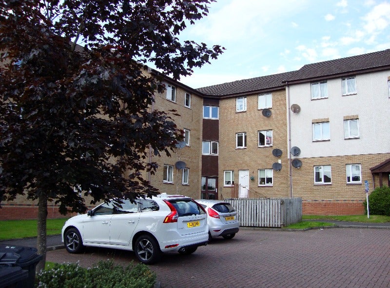 Flat Dundyvan Road in Coatbridge