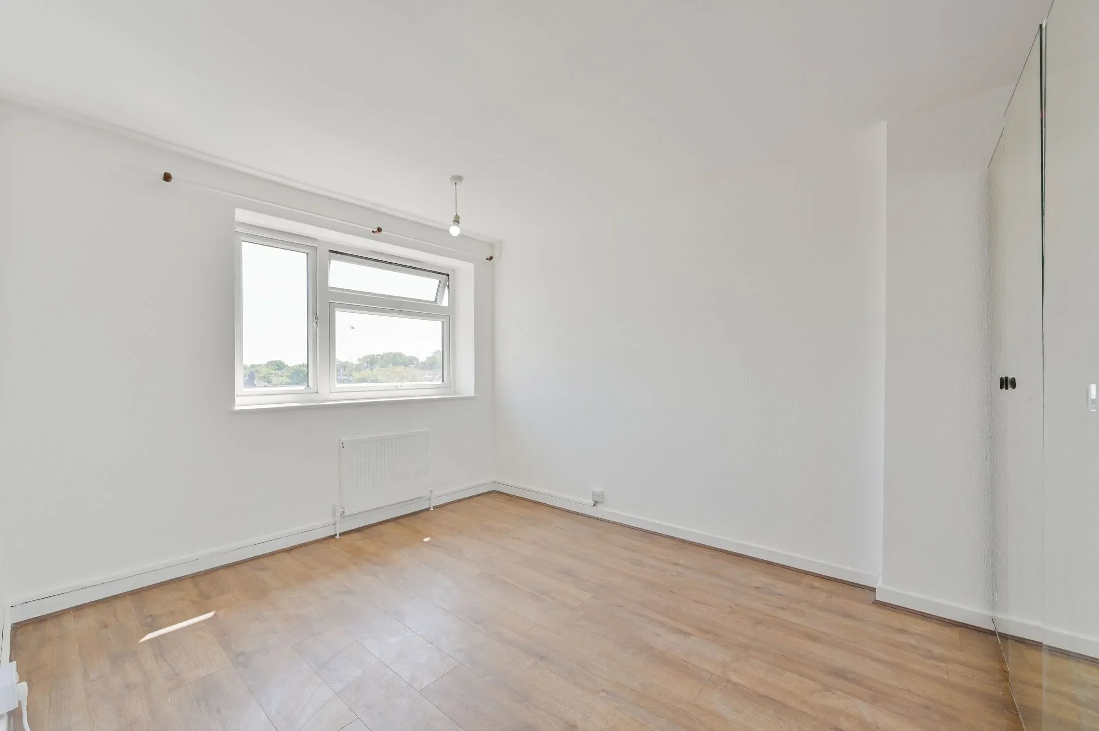 Flat Blackshaw Road in Greater London
