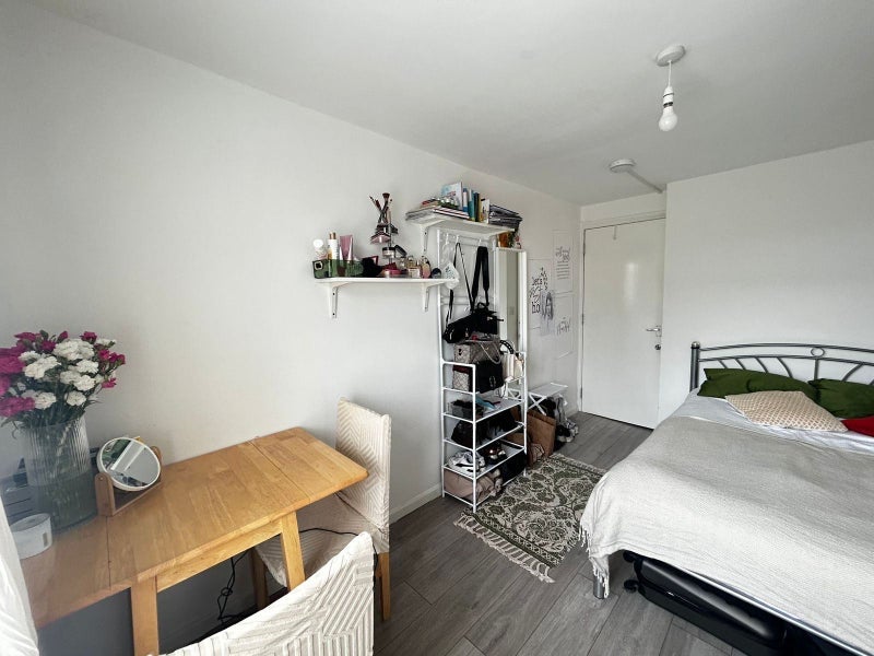 Room Cranbrook Park in Greater London