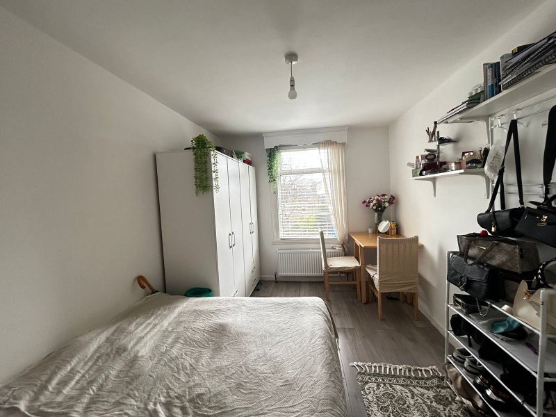 Room Cranbrook Park in Greater London