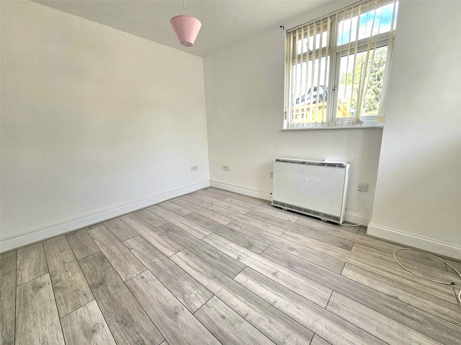 Flat Slewins Lane in Greater London