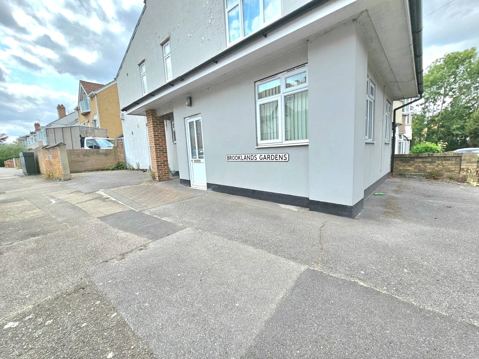 Flat Slewins Lane in Greater London