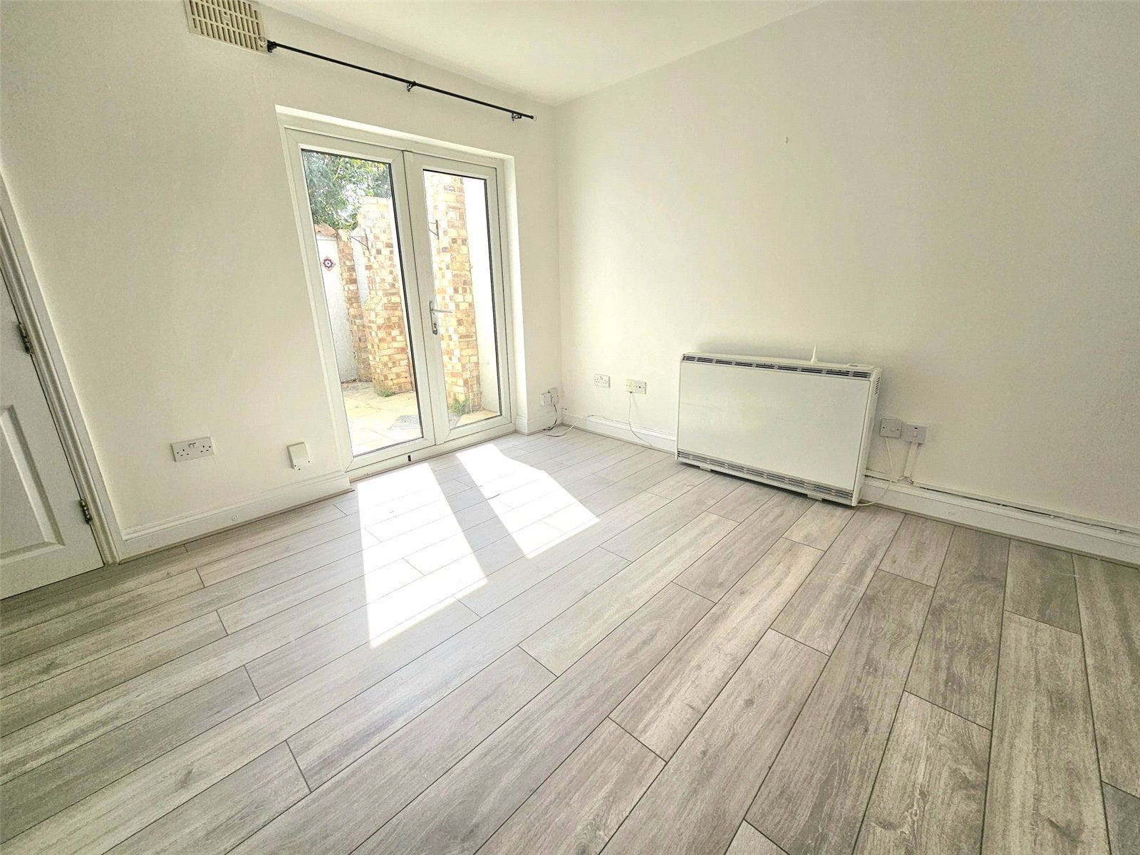 Flat Slewins Lane in Greater London