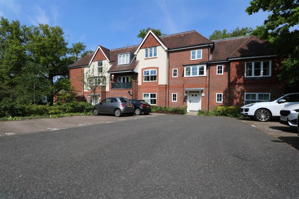 Flat St Catherines Wood in Surrey Heath