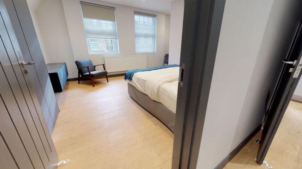 Room Newlands Road in Greater London