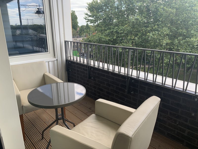 Flat Beck Square in Greater London