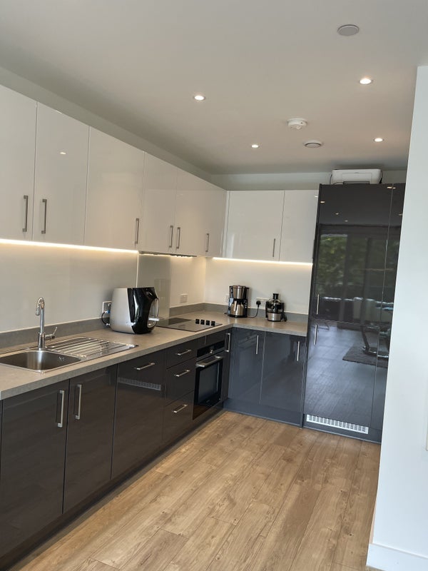 Flat Beck Square in Greater London