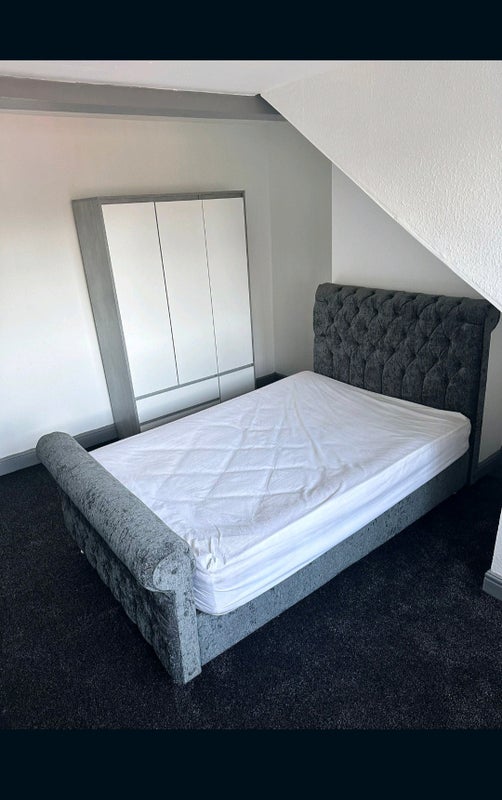 Room Harlech Crescent in Leeds