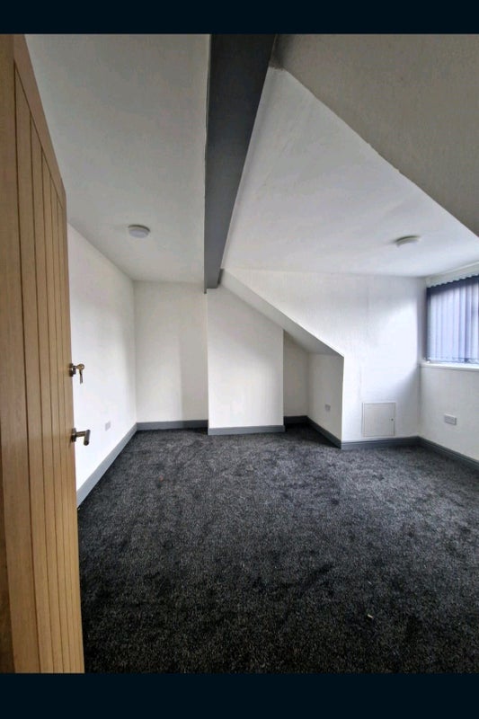 Room Harlech Crescent in Leeds
