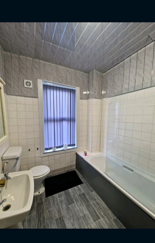 Room Harlech Crescent in Leeds