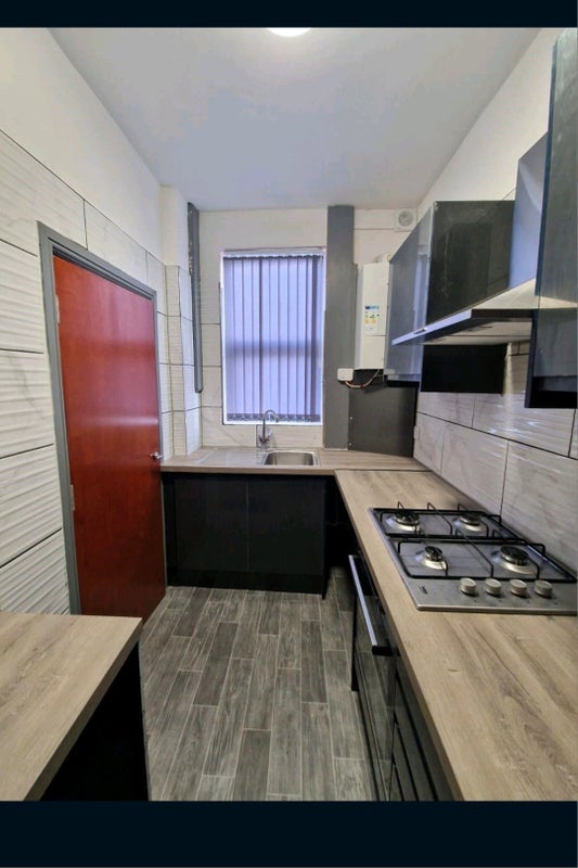 Room Harlech Crescent in Leeds
