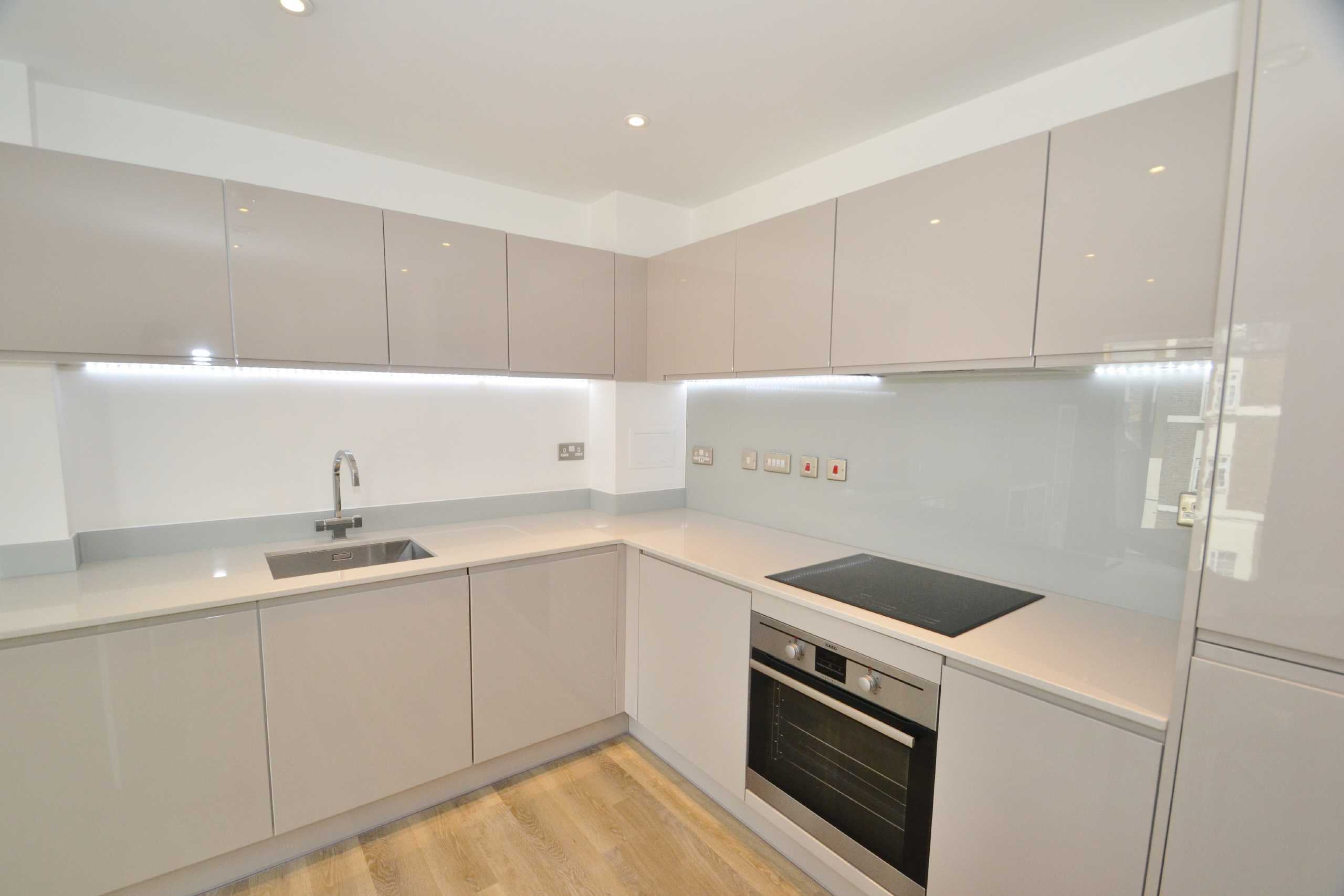 Flat Hartfield Road in Greater London