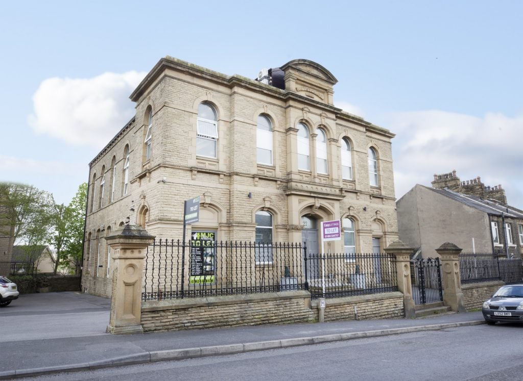 Flat Cross Lane in Kirklees
