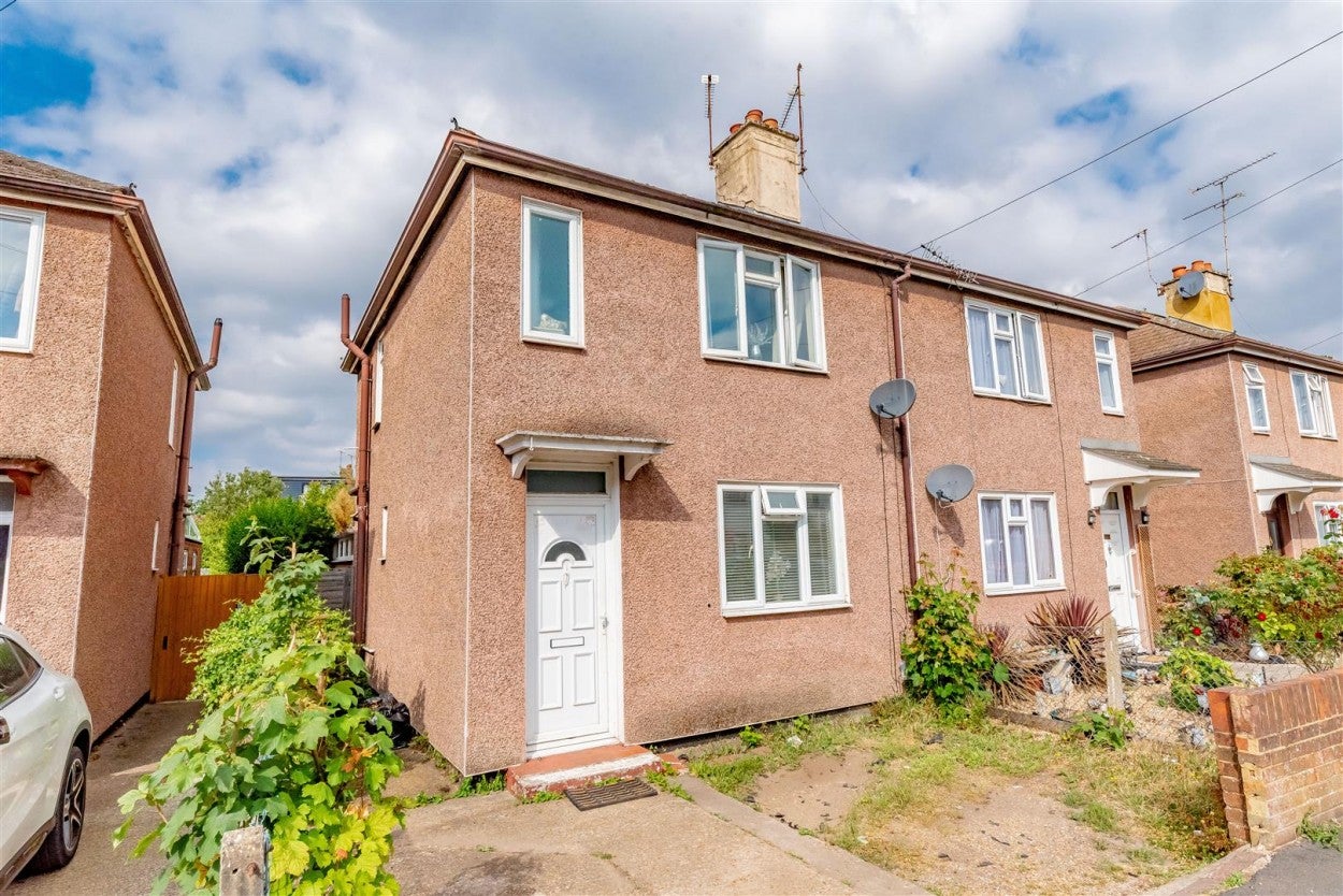 House Victoria Avenue in Surrey Heath