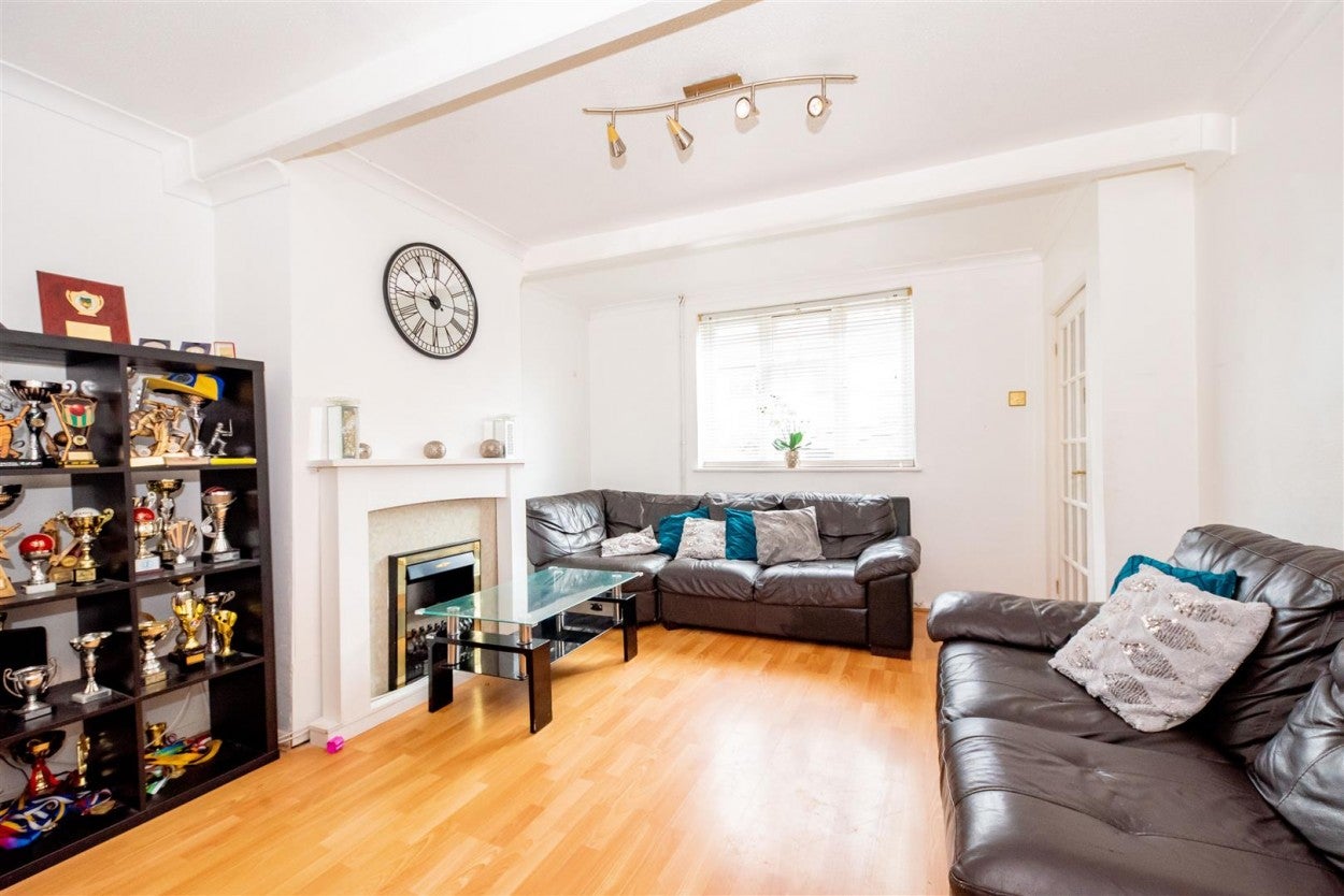 House Victoria Avenue in Surrey Heath